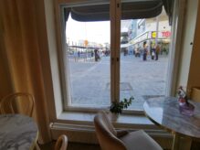 Café Nikolai, Asemakadulla