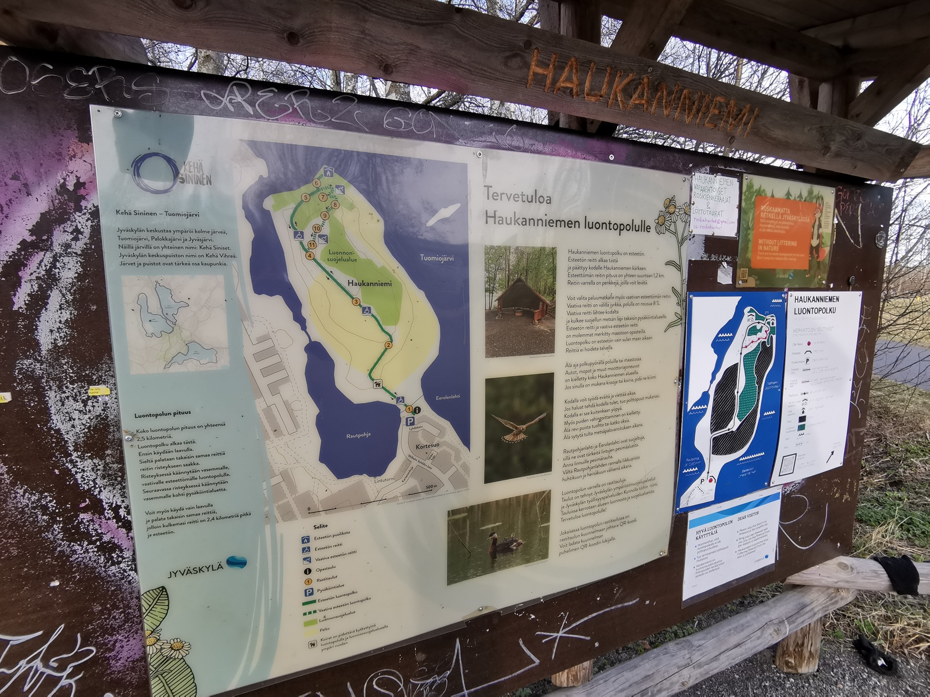 Cartel informativo a la entrada de Haukanniemi
