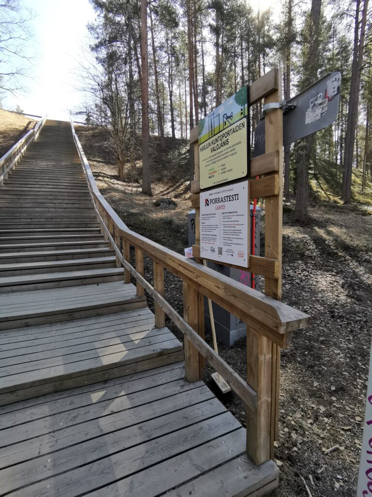Portaat Harjulle Pitkäkadulta