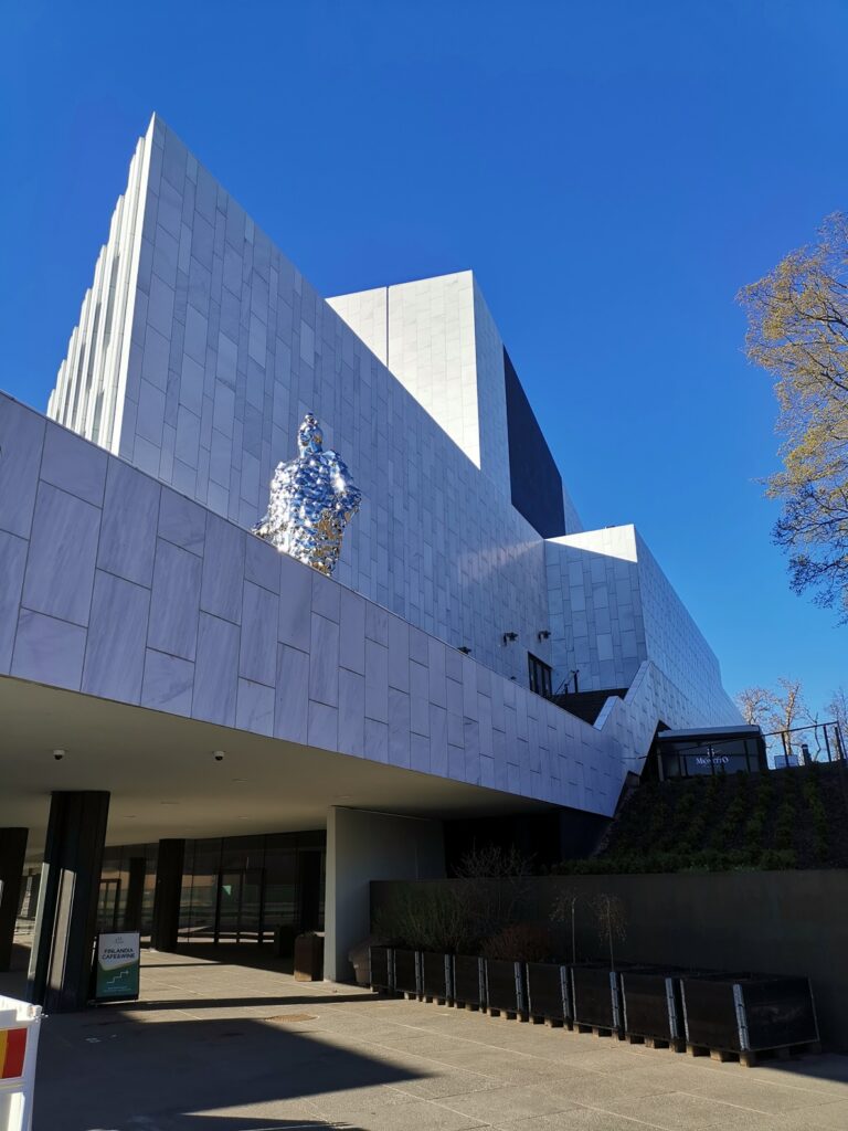Finlandia-talo, Alvar Aallon suunnittelema. Helsinki