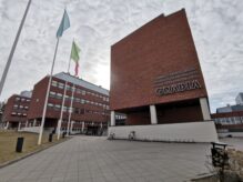Lunes 13 de abril: primer día de clase en Gradia
