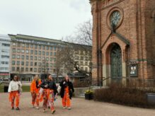 Haalareita Kirkkopuistossa. Kasvatustieteiden haalarit