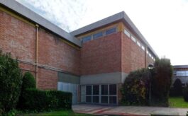 IES Núñez de Arce, Valladolid, Miguel Fisacin suunnittelema. Lähde: https://www.elnortedecastilla.es