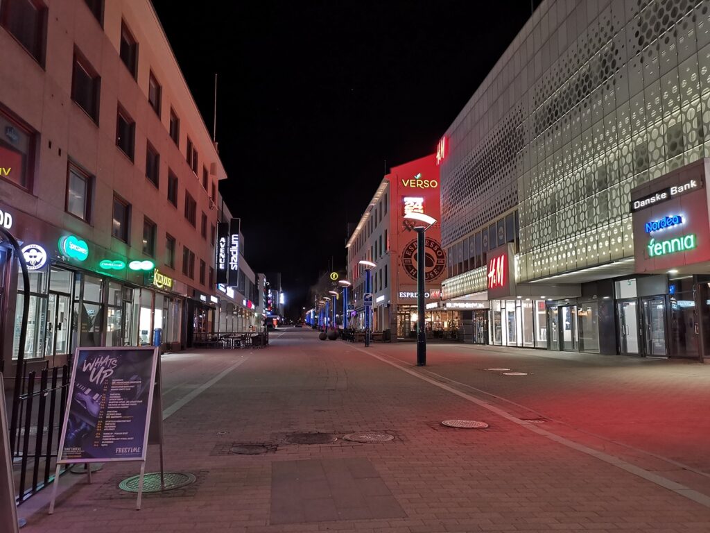 Jyväskylä. Kauppakatu kello 22 tänä tiistaina