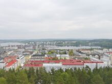 Kirkkopuisto, Jyväskylän kaupungintalo, Lutakon satama ja taustalla Kuokkalan vesitorni