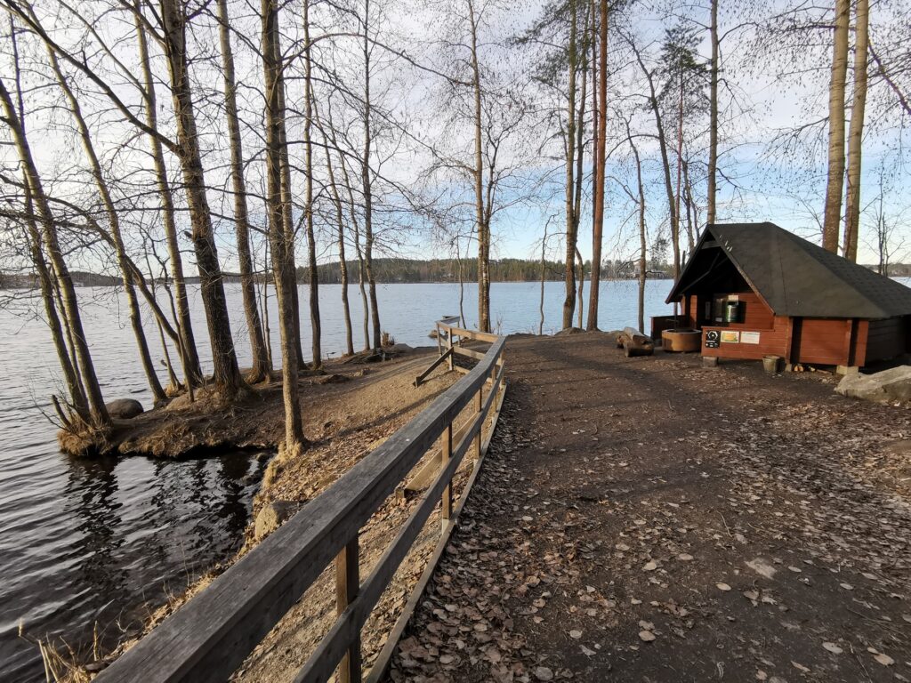 Kota Haukanniemen kärjessä