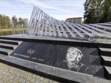 Matti Nykäsen muistomerkki kaiverruksineen