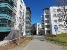 Kuokkalan ensimmäiset kadut. Vasemmalle Kuokkalansillalta