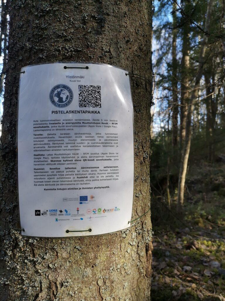 Lintujen laulusta tunnistava havaintosovellus, joka perustuu vapaaehtoiseen yhteistyöhön.