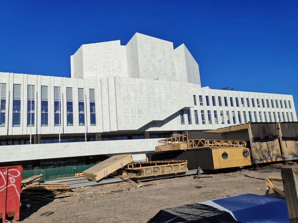 Finlandia-talon takaosa remontissa 1.5.2026
